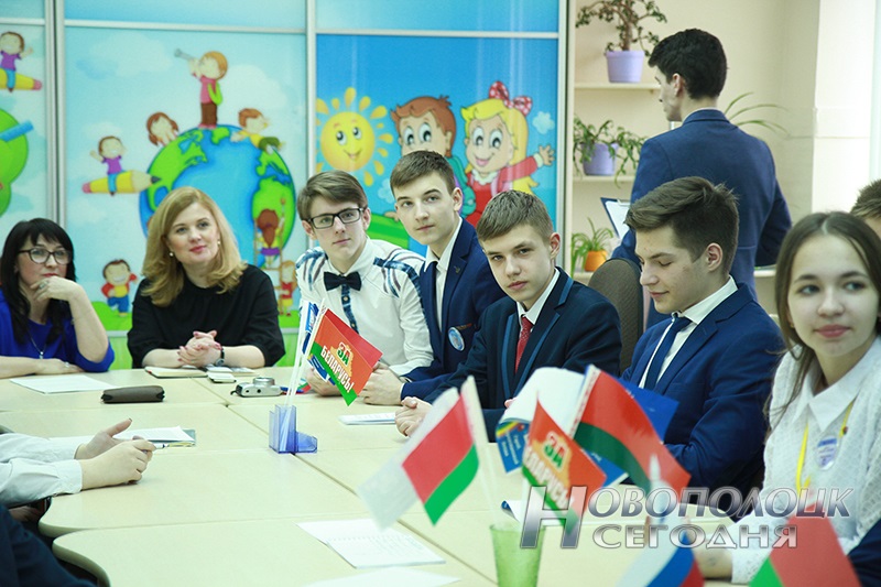 onlajn-vstrecha parlamenta detej i uchashhejsja molodezhi (2)