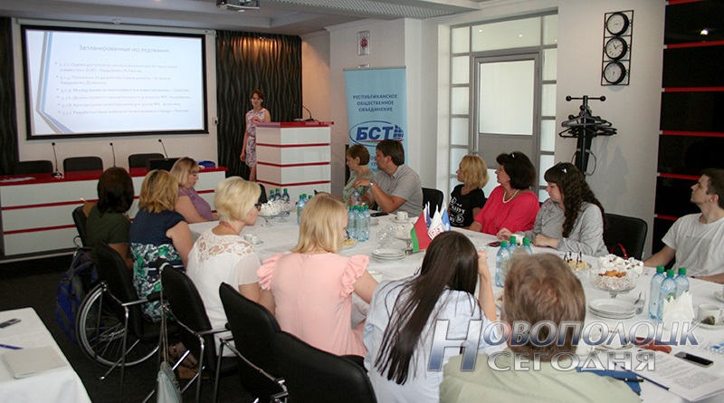 Представитель БСТ Татьяна Мостыка рассказывает о предстоящих исследованиях в рамках проекта