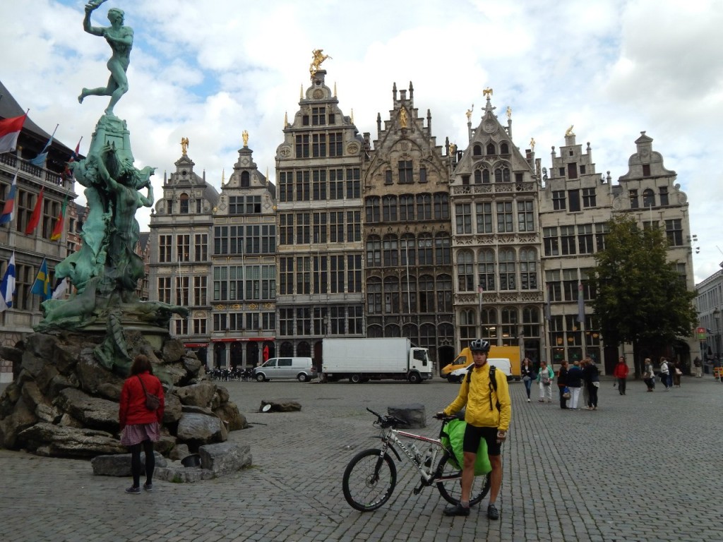 Евротур, август 2014года. Фонтан Брабо в г.Антверпене, Бельгия