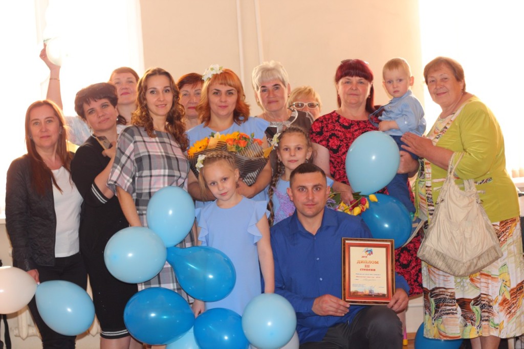 Семья Ольги и Евгения Потребко вместе с группой поддержки –близкими, друзьями и коллегами