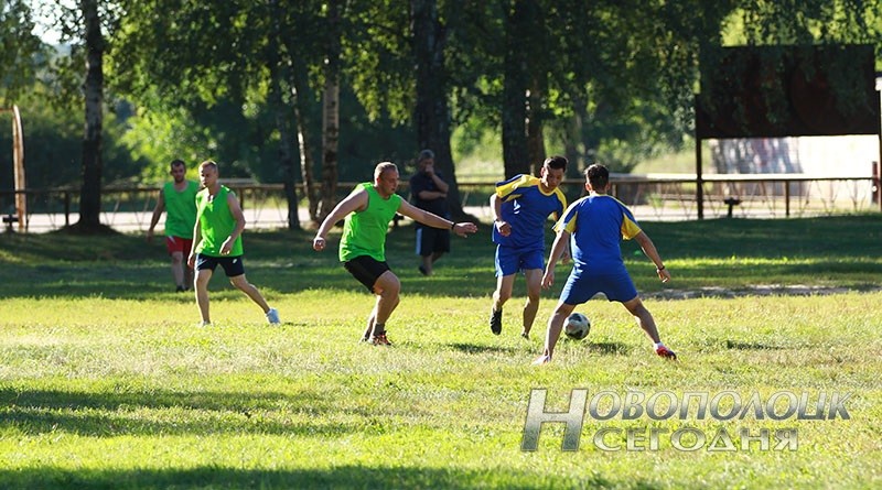 futbol'nyj match mezhdu novopolockim BRSM i PGU turkmeny (1)