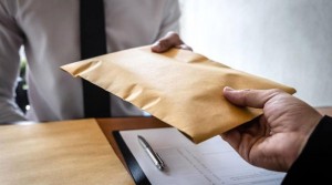 Выплаты заработной платы «в конвертах». Последствия для работника