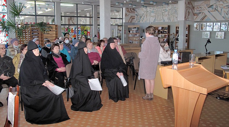monahini v biblioteke Majakovskogo (2)