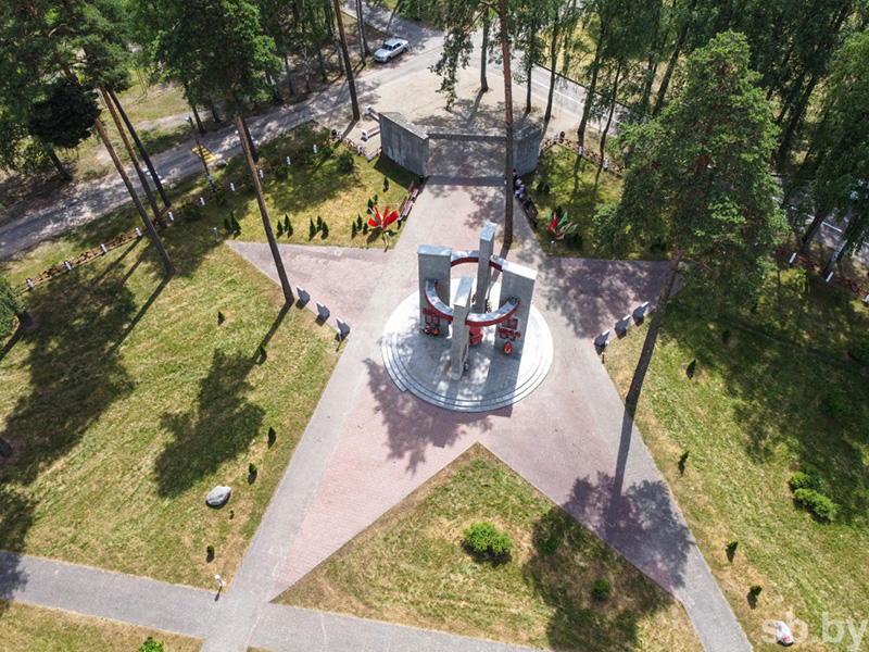 memorial'nyj kompleks Zvezda v Borovuhe__