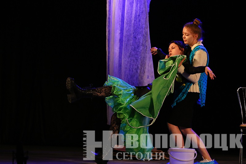 teatr Vremja spektakl' Zanaves podnjat' (2)