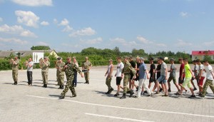 На базе в/ч 5530 для оздоровления старшеклассников новополоцких школ открылся военно-патриотический лагерь «Патриот»
