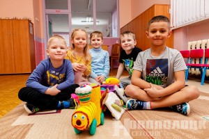 Игорь Бурмистров поздравляет юных новополочан с Днем защиты детей
