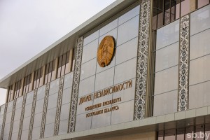 Штраф за пропаганду бездетности и смены пола. Президент Беларуси подписал закон