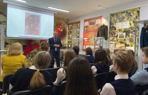В Новополоцке прошла встреча молодежи с ликвидатором последствий взрыва на Чернобыльской АЭС, майором запаса Сергеем Козловым