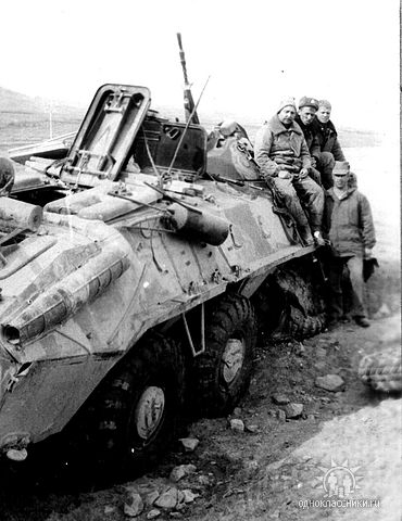 Экипаж группы корректировки артилерийского огня после боестолкновения