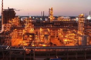 Председатель Новополоцкого горисполкома Игорь Бурмистров поздравляет работников и ветеранов ОАО «Нафтан» и завода «Полимир» с днем основания предприятий