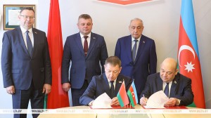 МАЗ поставит 100 машинокомплектов для производства коммунальной техники в Азербайджан