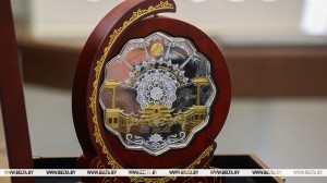 Самую большую памятную монету весом в 1,5 кг выпустил Нацбанк. Есть ли на нее спрос?