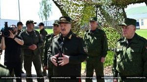 Александр Лукашенко ознакомился с ходом тренировки по подготовке к применению ядерного оружия