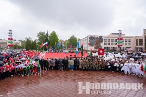 В День Государственного флага, Государственного герба и Государственного гимна Республики Беларусь на главной площади Новополоцка состоялась торжественная церемония приема в ряды пионеров