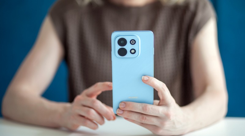 1 Huawei nova Y74