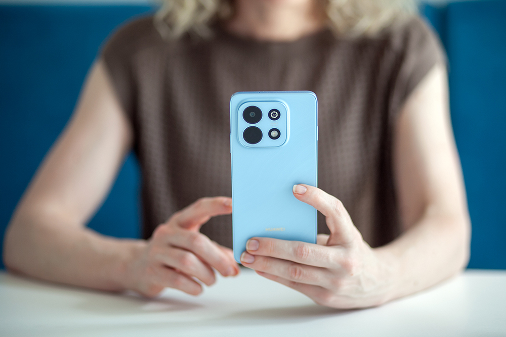 1 Huawei nova Y74