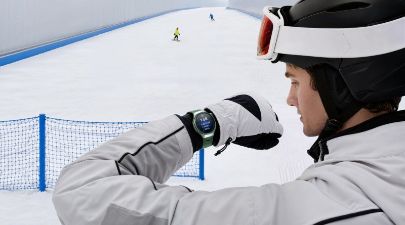 HUAWEI_WATCH_GT7_PRO_EN_Indoor_wrist_lift_Green_JPG_Final_260804