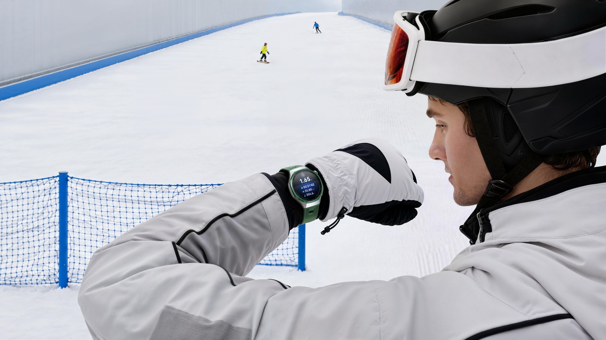 HUAWEI_WATCH_GT7_PRO_EN_Indoor_wrist_lift_Green_JPG_Final_260804