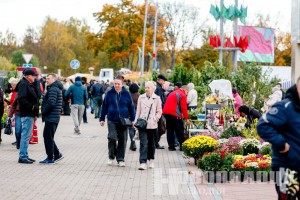 Площадь Строителей собрала новополочан на ежегодную осеннюю ярмарку. Фоторепортаж
